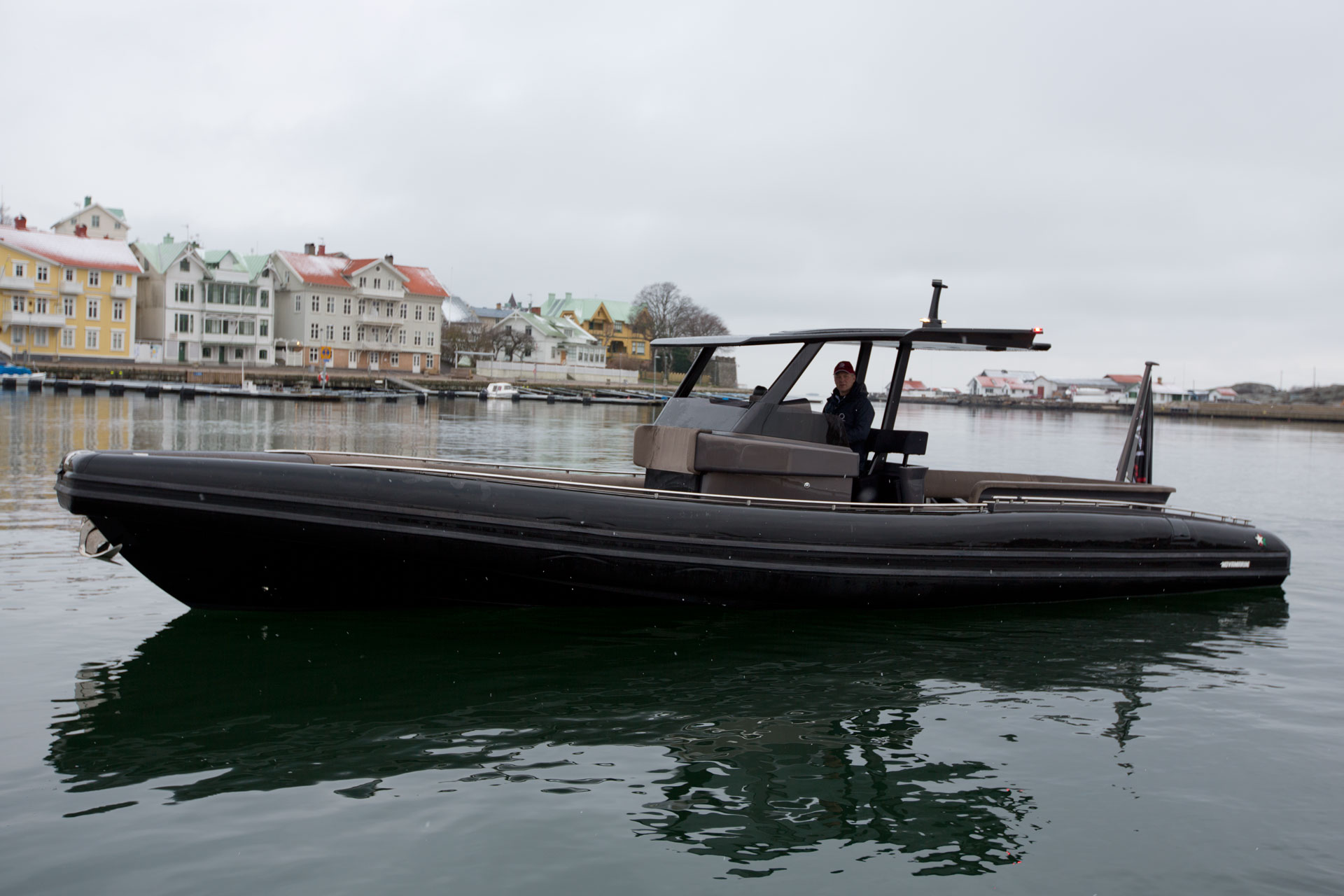 New photos and video of Black Shiver 100 RIB (2014)